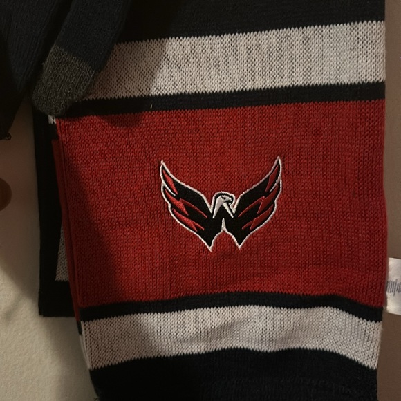 Brand new Washington Capitals Glove & Scarf set (NWOT) Still on original hanger. - Picture 2 of 4
